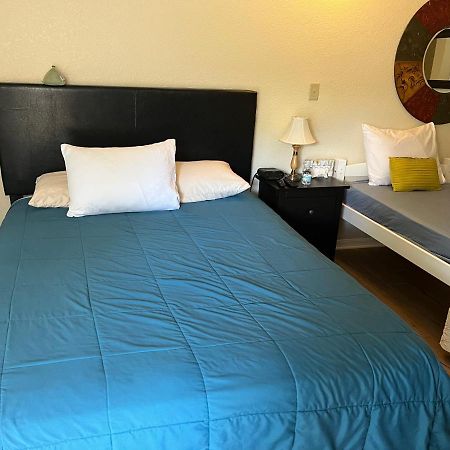 Mar Bay Exclusive Suites Сейфти-Харбор Экстерьер фото
