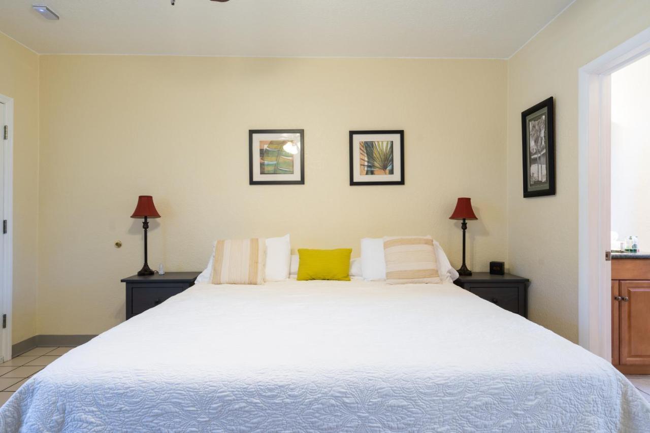 Mar Bay Exclusive Suites Сейфти-Харбор Экстерьер фото